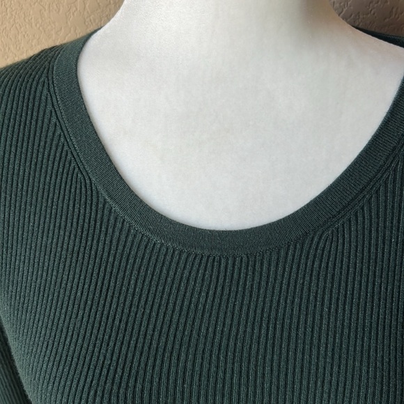 Ann Taylor Factory green ribbed long sleeve sweater, size medium petite - Picture 2 of 6